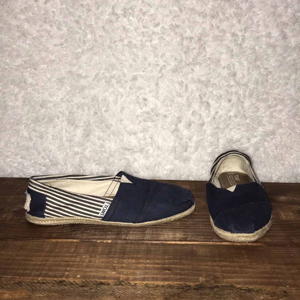 Toms Shoes